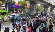 Demo di Kejagung, Massa Lempar Tikus