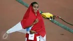 Atlet putri Indonesia, Triyaningsih saat melakukan perayaan kemenangannya di nomor 10.000 M di National Stadium Singapura, Kamis (11/6/2015). Triyaningsih mencatatkan waktu 33 menit 44,53 detik. (Liputan6.com/Helmi Fithriansyah)
