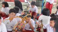 Mereka mengenal budaya Indonesia lebih dini sehingga nilai-nilai positif dapat terimplementasikan di kehidupan sehari-hari