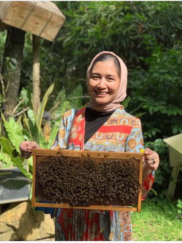 6 Potret Kesederhanaan Dine Mutiara Istri Sahrul Gunawan, Menjabat CEO Rumah Sakit