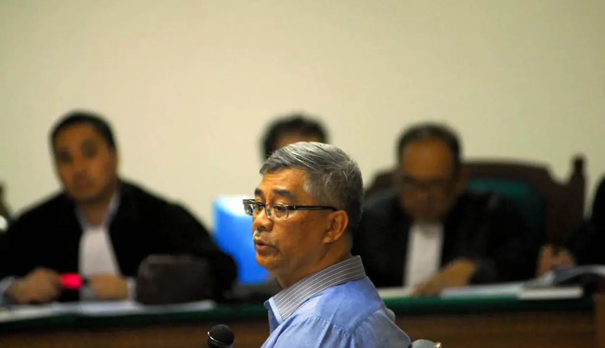 Akil Mochtar menjadi saksi kasus suap pengurusan sengketa Pilkada Lebak, Banten 2013 dengan terdakwa Wawan  (Liputan6.com/Miftahul Hayat) 