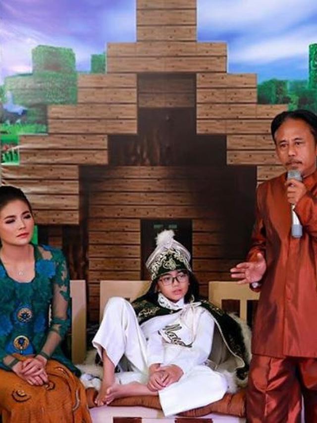 Jarang Terekspos Ini 7 Momen Kebersamaan Epy Kusnandar Dan Keluarga Kecilnya Hot Liputan6 Com