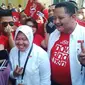 Pasangan Risma-Whisnu saat mendatangi Gedung KPU Kota Surabaya, Jumat (25/9/2015). (Liputan6.com/Dian Kurniawan)