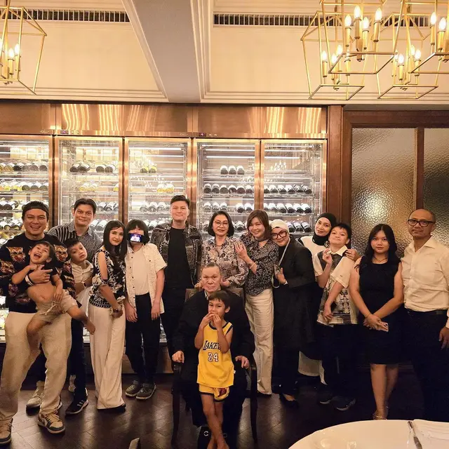 Potret perayaan ulang tahun ayah Baim Wong (Sumber: Instagram/@baimwong)