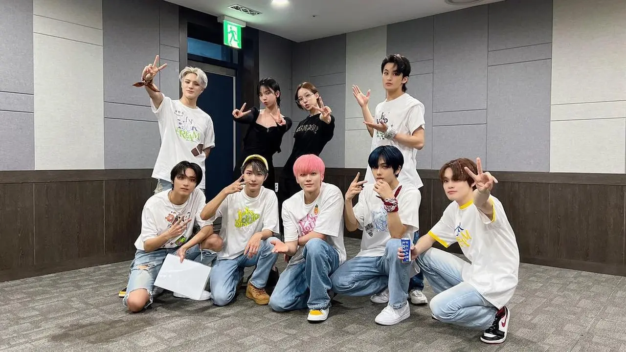 Gaya Khas Cewek Mamba Karina dan Winter aespa di Konser Encore NCT Dream