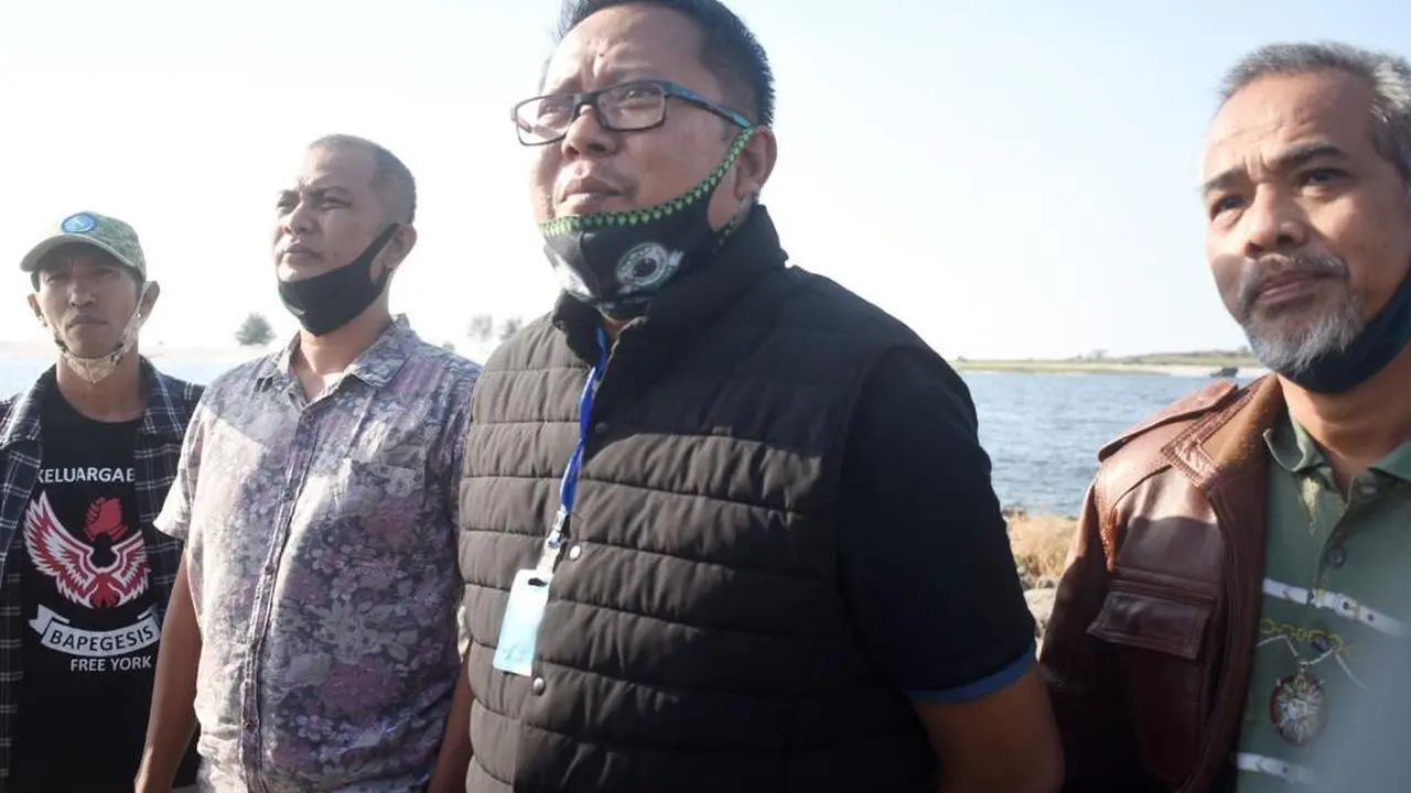 Relawan Jaringan Warga atau Jawara meminta Gubernur DKI Jakarta Anies Baswedan mencabut izin reklamasi kawasan Taman Impian Jaya Ancol