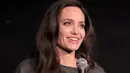 Sangat ngefans dengan sosok Angelina Jolie, Sahar pun sangat ingin wajahnya mirip dengan mantan istri Brad Pitt tersebut. Cara apapun rela ia lakukan, termasuk menjalani operasi plastik sebanyak 50 kali.  (AFP/Christopher Polk)