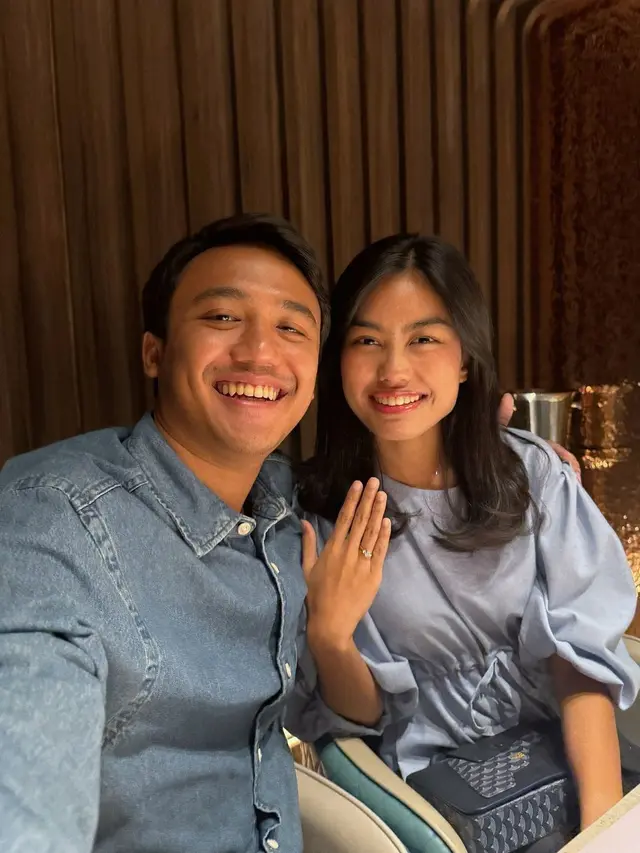 6 Potret Namira Adjani Anak Alya Rohali Dilamar Kekasih di Momen Dinner Anniversary