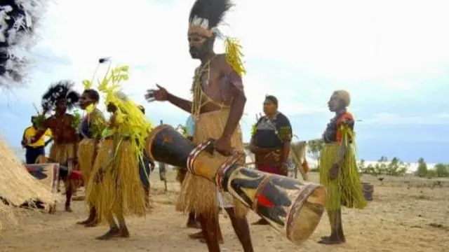 Suku di Indonesia: Upacara Tanam Sasi, Warisan Bijak Leluhur Suku Papua dalam Menjaga Alam