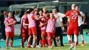 Pemain Persija Jakarta merayakan kemenangan atas Dewa United pada laga BRI Liga 1 di Stadion Indomilk Arena, Tangerang, Senin (10/4/2023). Persija menang dengan skor 1-0. (Bola.com/M Iqbal Ichsan)