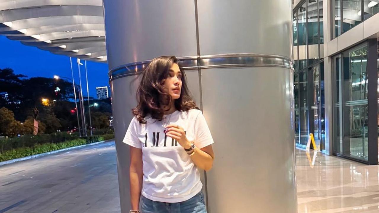 Potret Ussy Sulistiawaty yang Bikin Pangling, Dipuji Masih Cocok Jadi Mahasiswi