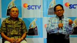 Peneliti Daniel Dhakidae dan cendekiawan, Komaruddin Hidayat saat jumpa pers di SCTV Tower, Jakarta, (12/5/2015). Malam Puncak Penganugerahan Liputan6 Awards akan berlangsung pada 20 Mei mendatang di Studio 6 Emtek City. (Liputan6.com/Faisal R Syam)