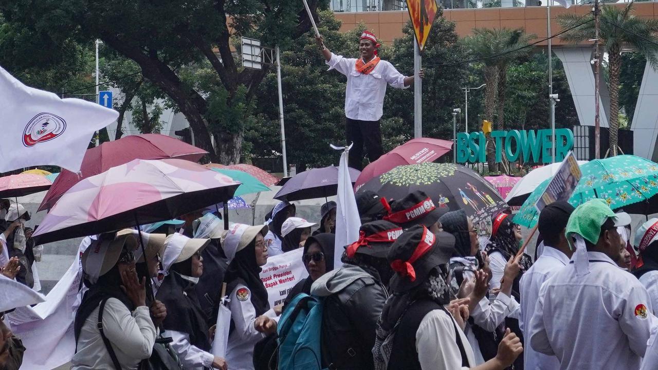 FOTO: Demo Guru Madrasah SwastaTuntut Diangkat Jadi PPPK