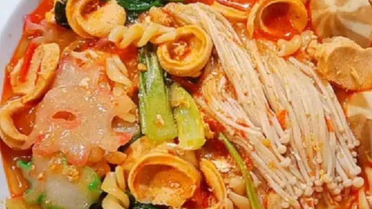 Sering Makan Seblak? Waspadai Dampaknya pada Asam Lambung dan Risiko Hipertensi