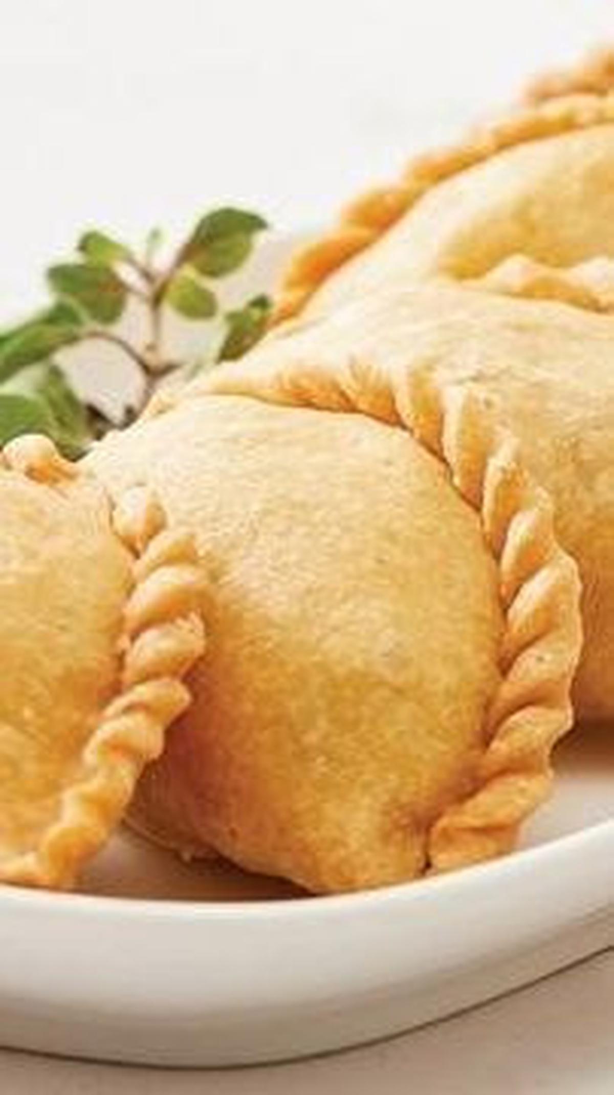 Pastel Isi Ayam Suwir