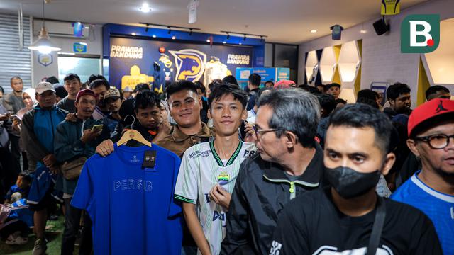 Keramaian Persib Store