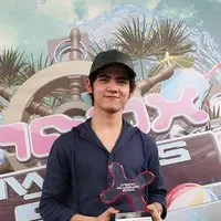 Di ajang Inbox Awards 2015, Aliando Syarief menjadi yang paling inbox untuk kategori Penyanyi Solo Pria. Dia mengalahkan nama-nama seperti Judika, Anji, Afgan dan juga Cakra Khan.(Wimbarsana Kewas/Bintang.com)