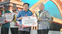 Kemendagri Beri Penghargaan Pemda Berprestasi di Kalimantan
