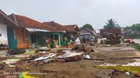 Ratusan rumah yang berada di sepanjang sungai Cikaso dan Sungai Cipalebuh Kecamatan Pameungpeuk, Garut nampak rusak setelah sapuan banjir bandang. (Liputan6.com/Jayadi Supriadin)