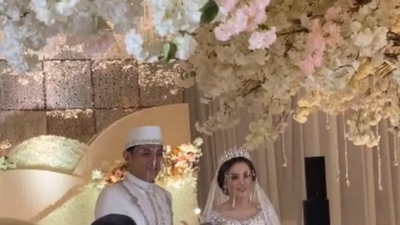 Pernikahan Ifan Seventeen dan Citra Monica
