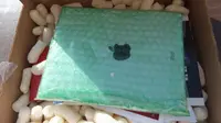 Duh, Bukan Dapat iPad Orang ini Malah Dikirimi Ubin