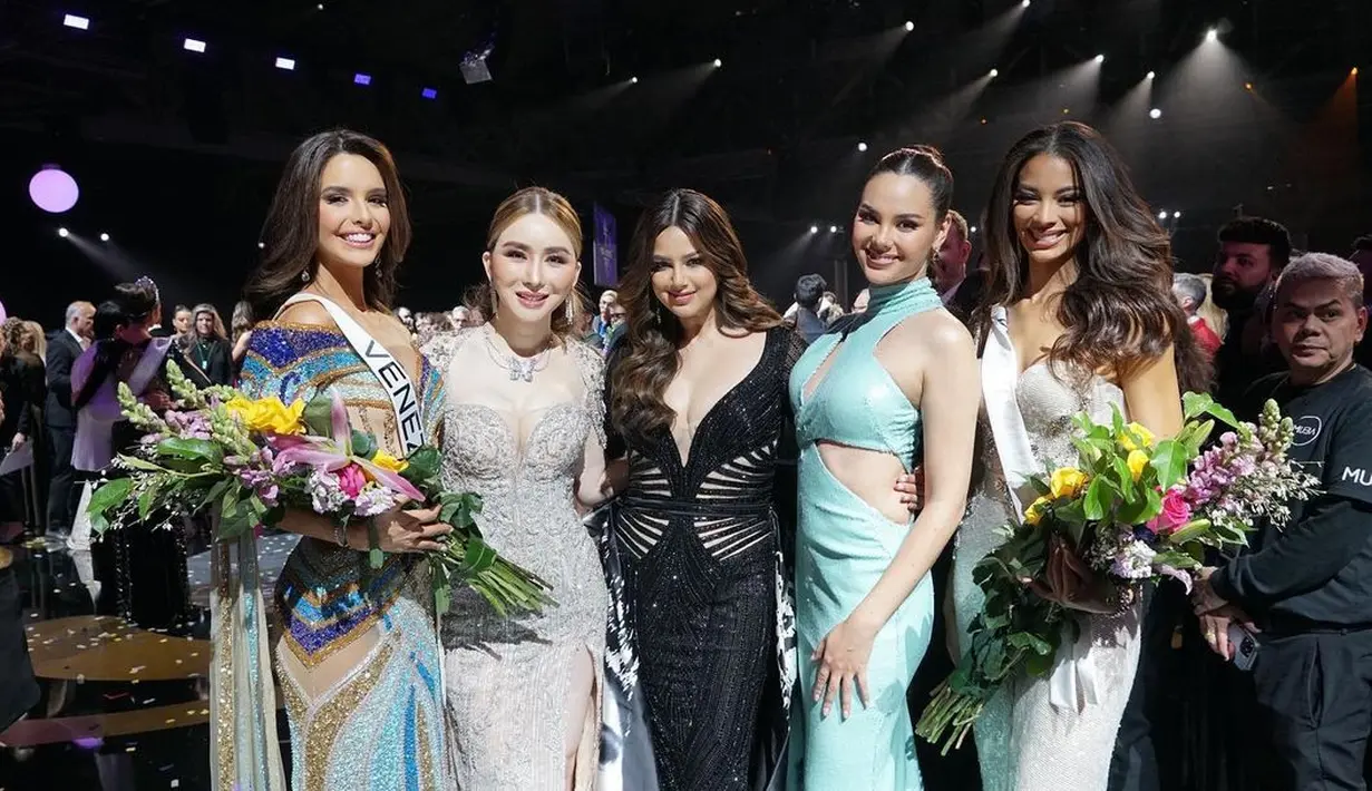 Melainkan perempuan saling memberdayakan, menguatkan, dan perubahan itu baru saja dimulai di Miss Universe. [annejkn.official]