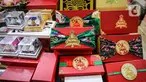 Ragam parsel dipajang di sebuah toko kawasan Cikini, Jakarta, Kamis (14/12/2023). (Liputan6.com/Faizal Fanani)