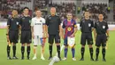 Wasit Pierluigi Collina memimpin laga Clash of Legends antara Barcelona Legends melawan DRX World Legends di Stadion Utama Gelora Bung Karno (SUGBK), Senayan, Jakarta, Sabtu (18/04/2026). (Bola.com/Bagaskara Lazuardi)