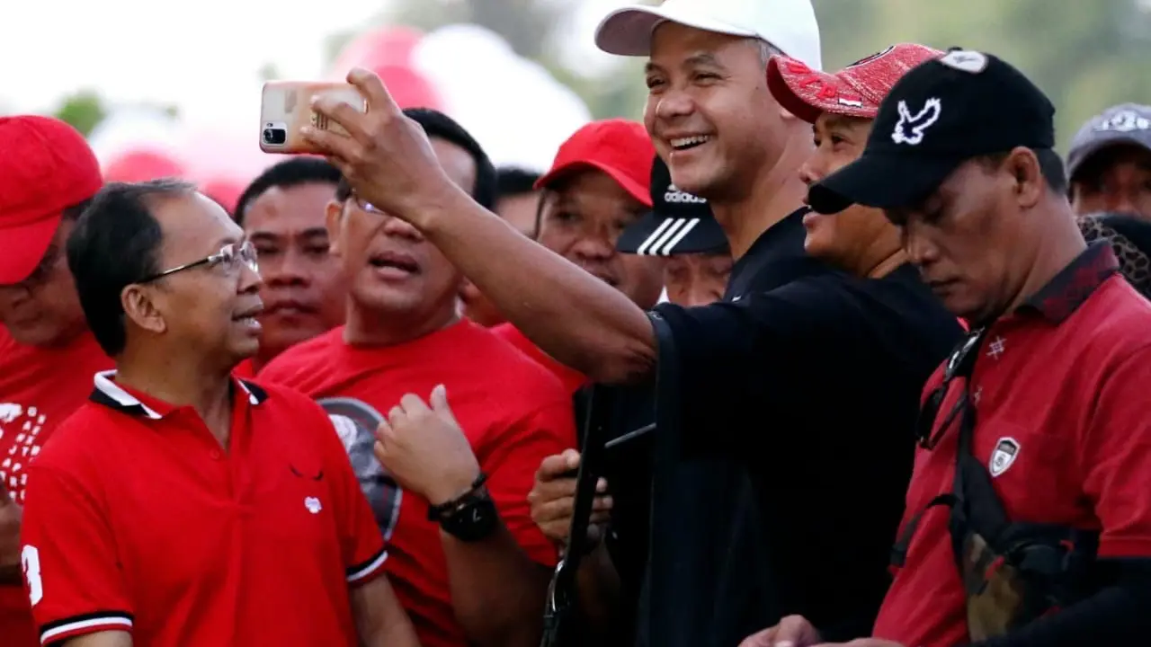 Bakal calon presiden (Bacapres) dari PDI Perjuangan Ganjar Pranowo menghadiri acara Creative Fun Walk di depan Kantor Gubernur Bali, Sabtu (17/6/2023) pagi (Tim Humas PDIP)