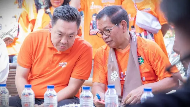 Calon Gubernur Jakarta, Pramono Anung bersama  Bendara Tim Pemenangan Pramono-Rano, Charles Honoris.