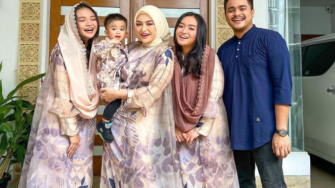 Nadya juga pasang badan untuk sang kakak saat Putri Delina diduga melakukan sindiran ke Nathalie Holscher.