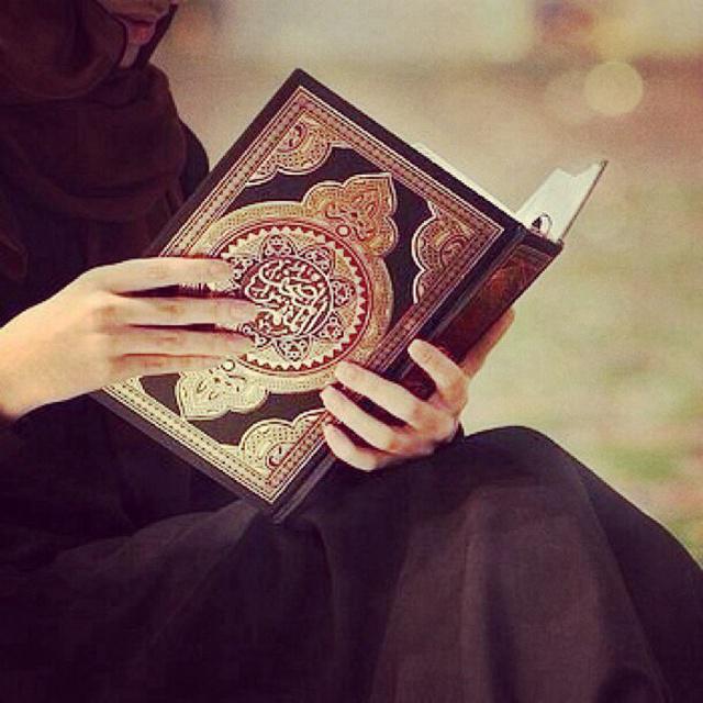 Niat yang sungguh-sungguh akan bantu kita khatam Al-Quran di bulan Ramadan | Photo: Copyright pinterest.com