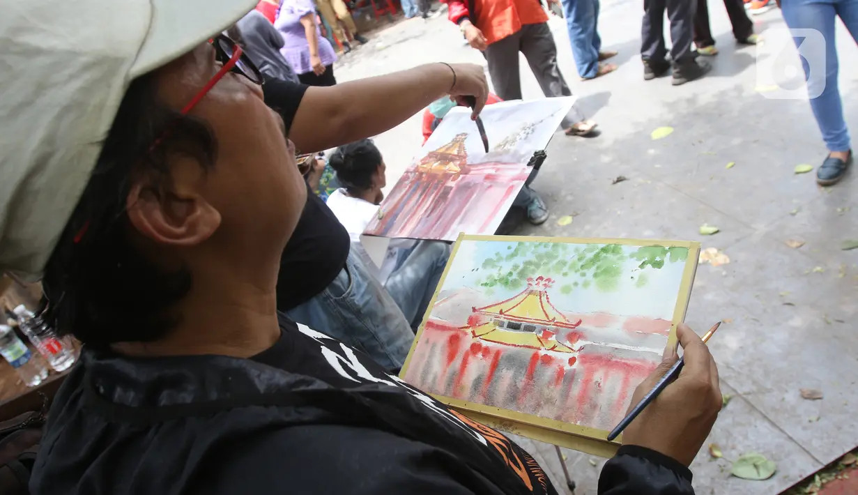 Anggota komunitas pelukis cat air Indonesia melukis suasana perayaan Imlek di Vihara Dharma Bhakti, Petak Sembilan, Jakarta Barat, Sabtu (25/1/2020). Kegiatan melukis tersebut untuk memeriahkan perayaaan Tahun Baru Imlek 2571. (Liputan6.com/Angga Yuniar)