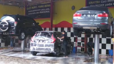 7 Tips Cuci Mobil saat Musim Hujan, Cegah Kusam dan Kerusakan