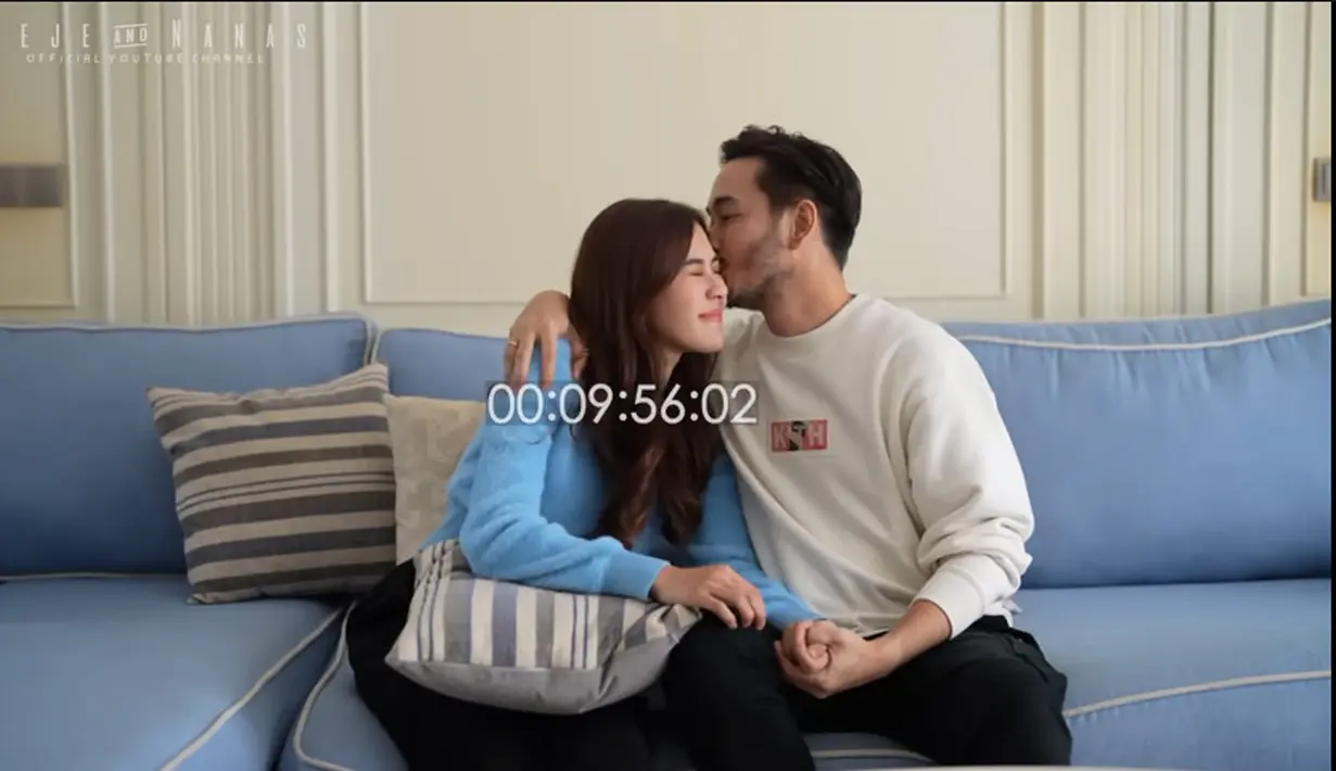 Jeje Govinda tampak menguatkan sang istri dengan memegang tangannya. Video berdurasi 4 menit 5 detik itu diakhiri keduanya tersenyum, Jeje cium istri dan dan Syahnaz langsung memeluk suaminya. Melihat di  kolom komentar, banyak yang memuji sikap Jeje. [Youtube/Jeje & Nanas Channel]