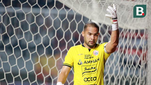 Foto: Jatuh Bangun Andritany Ardhiyasa Saat Menjaga Gawang Persija dari Gempuran Persikabo 1973 di BRI Liga 1