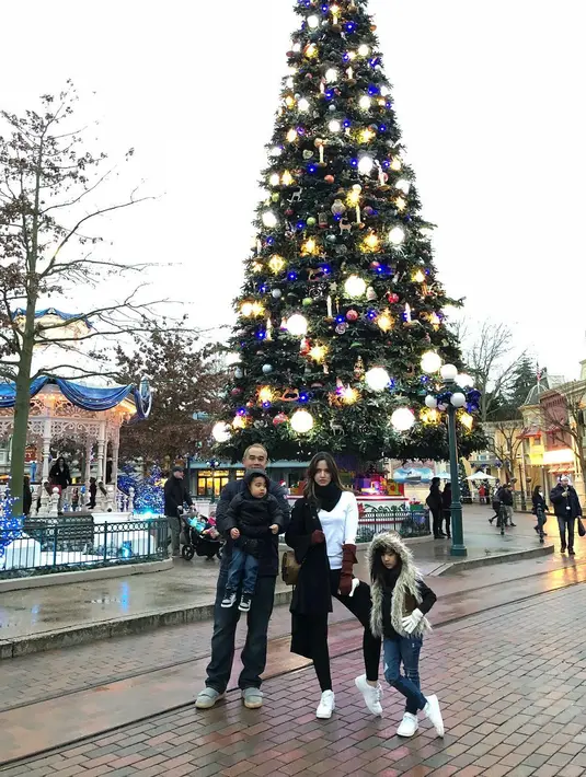 Perempuan 27 tahun itu juga tak mempermasalahkan, hal itu juga tidak sampai berujung cekcok. Apalagi, pemeran sinetron Surga di Telapak Kaki Ibu itu tak memiliki sifat cemburu. (Instagram/ramadhaniabakrie)