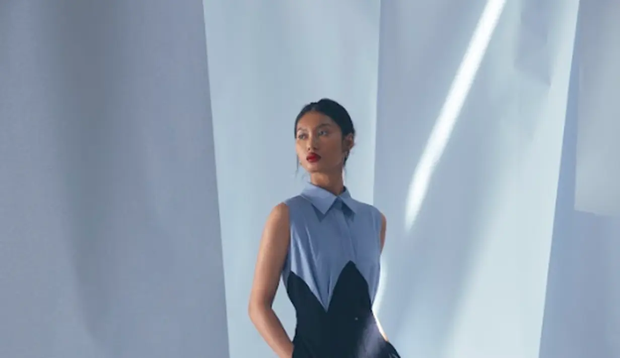 Desain ini dirancang untuk beralih dengan mulus dari pakaian pagi profesional ke acara malam.