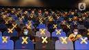 Penonton sedang menunggu tayangan film di dalam studio yang sudah dibuka, di CGV Grand Indonesia di Jakarta, Rabu (21/10/2020). Sejumlah bioskop di Ibu Kota kembali beroperasi hari ini setelah mendapatkan izin dari Pemprov DKI Jakarta. (Liputan.com/Herman Zakharia)