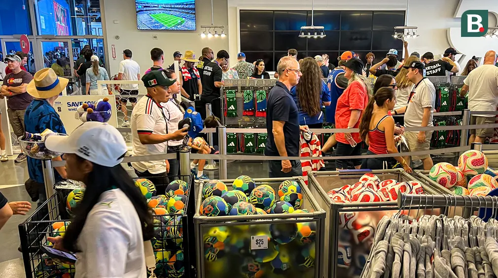 Foto Eksklusif: Jersey Rp2,3 Juta Laris Manis, FIFA Store MetLife Stadium Diserbu Fans