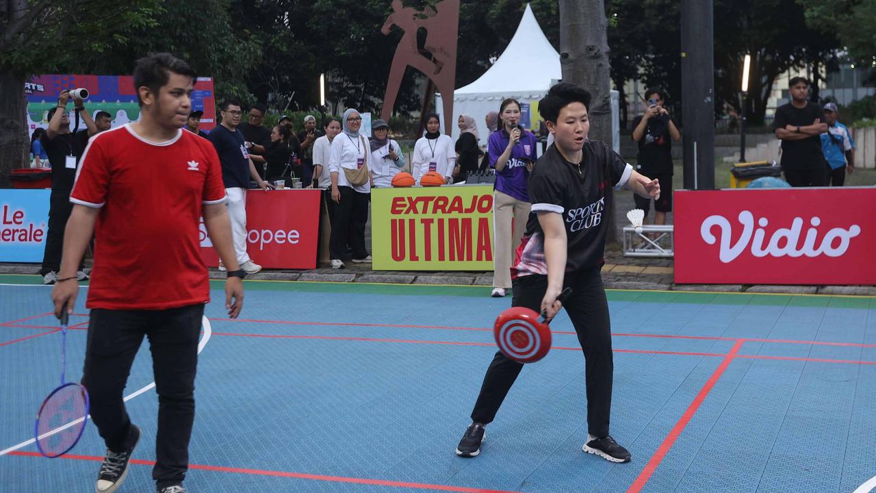 FOTO: Liliyana Natsir Main Bulu Tangkis Pakai Teflon, Bikin Heboh Vidio Sports Festival 2025