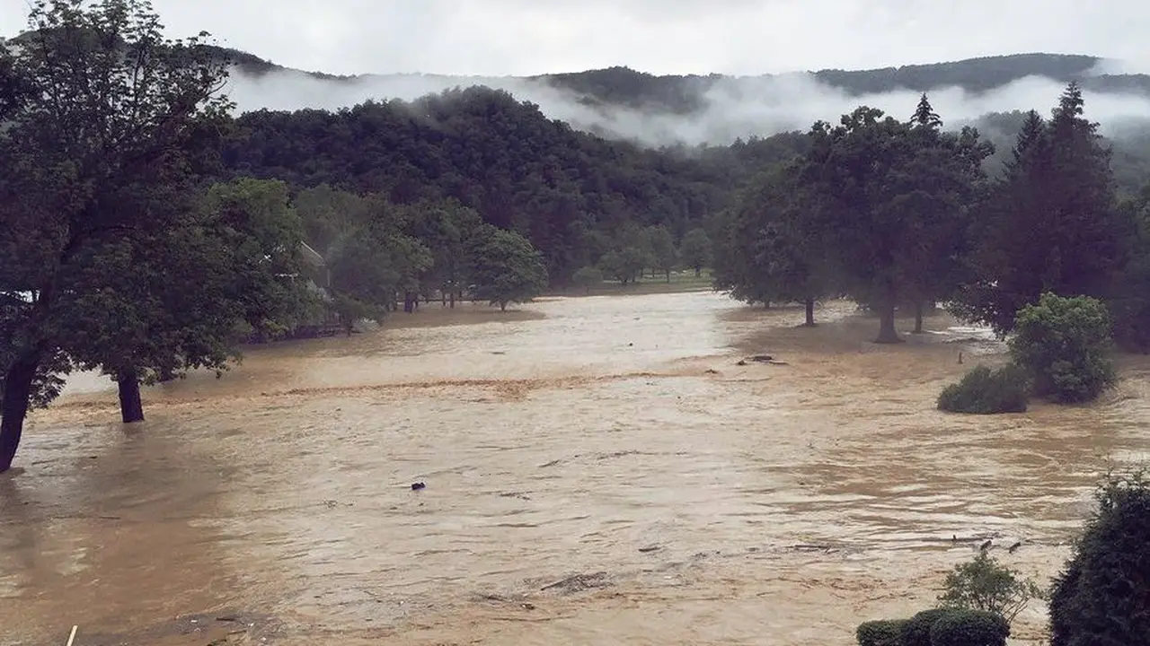 Banjir West Virginia mengubah lapangan golf jadi sungai