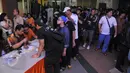 Sejumlah penggila bola bersiap mengikuti acara nonton bareng final Liga Champions Juventus vs Barcelona, di Dock 88, La Piazza, Mall Kelapa Gading, Minggu (7/6/2015). (Liputan6.com/Herman Zakharia)