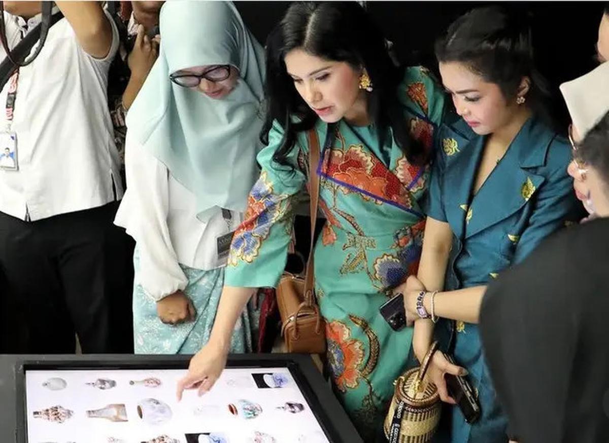 6 Gaya Formal Istri Menteri di Museum Nasional, Annisa Pohan dan Niena Kirana Tampil Elegan