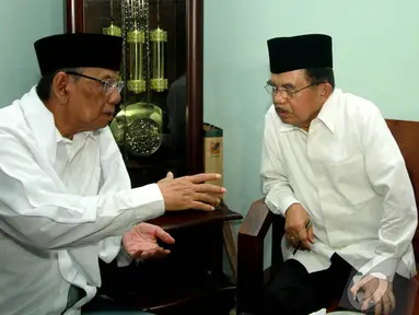 Hasyim Muzadi bertemu Jusuf Kalla (Liputan6.com/Andrian M Tunay)