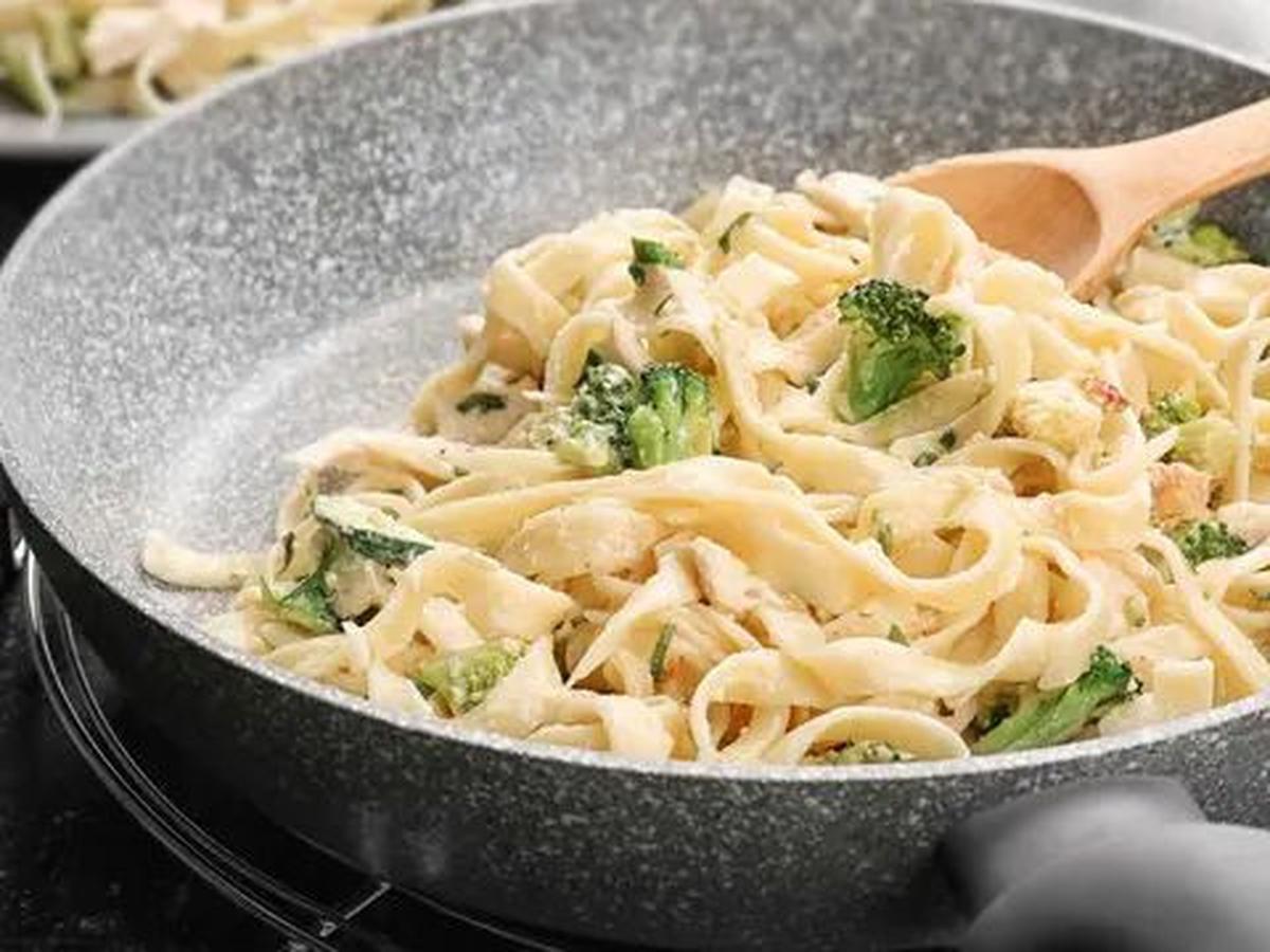 1. Pasta Alfredo Brokoli