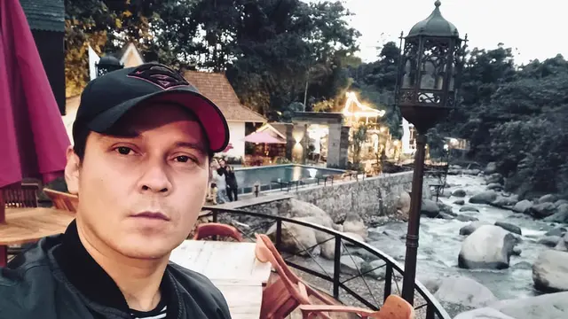 Pernah Jadi Pengganti Indra Bruggman di Jinny Oh Jinny, Ini 6 Potret Terbaru Ivan Ray