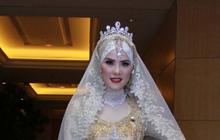 Ketagihan online, Angel Lelga belum ingin buka butik