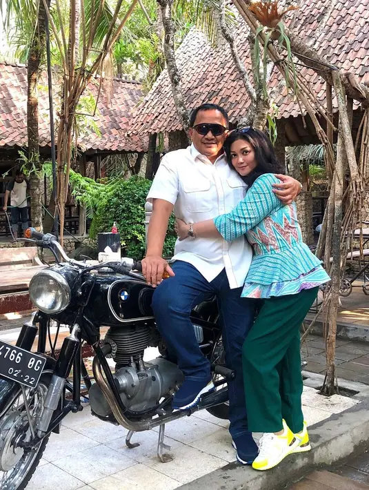 (Instagram/bellasaphiraofficial)