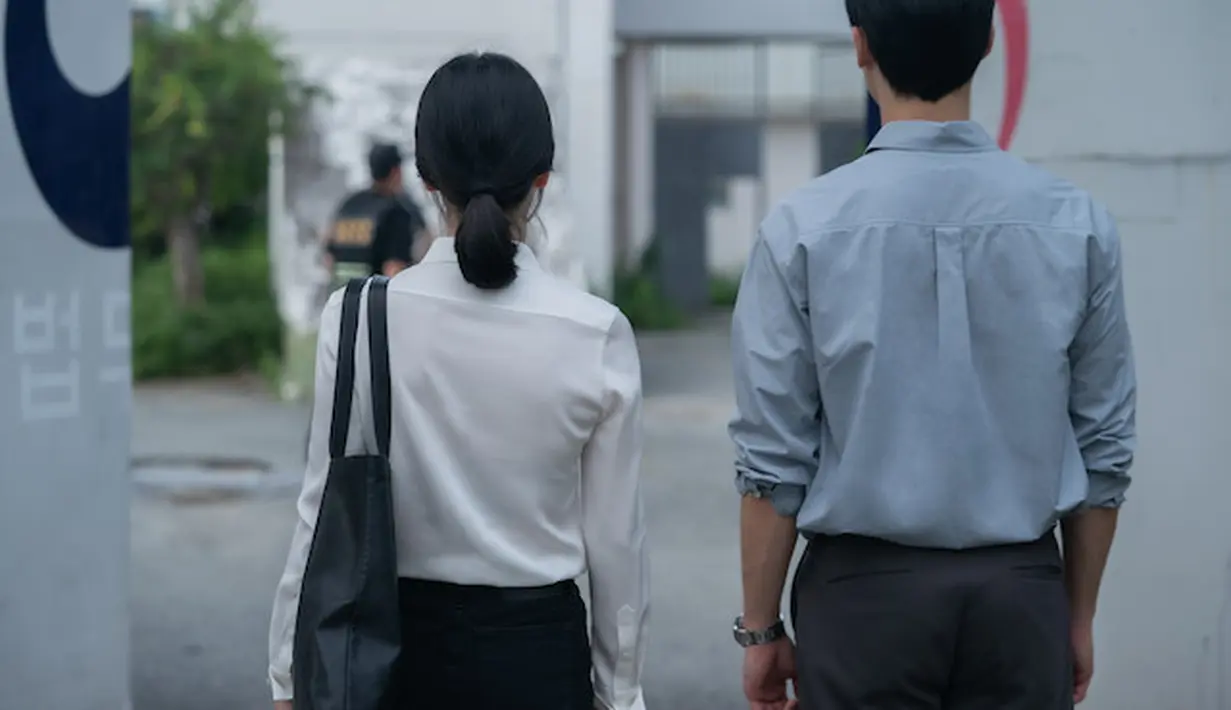 Song Hye Kyo dan Lee Do Hyun dalam drakor The Glory. (Foto: Graphyoda/Netflix)